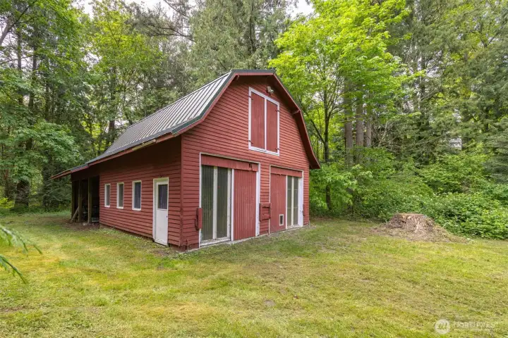 A charming barn adds character and endless possibilities to the property, ideal for storage, hobbies, animals or creative workspace use.