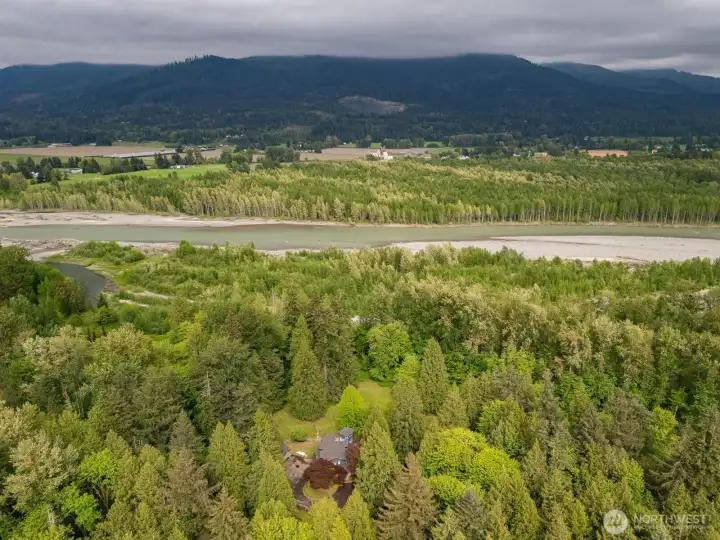 Incredible location along the banks of the Nooksack River.