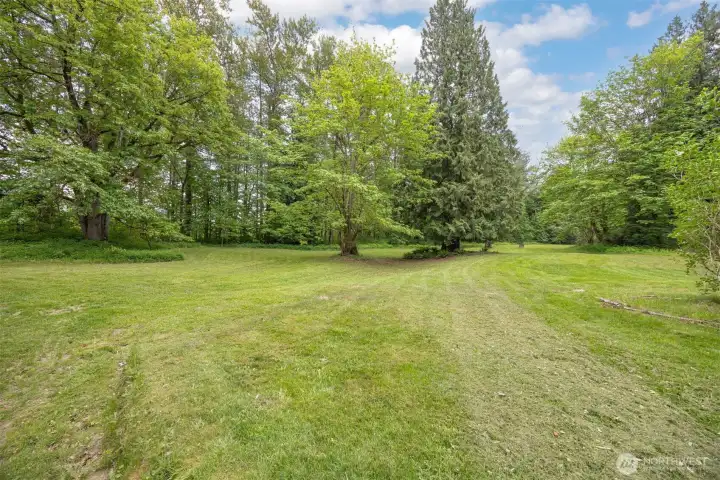 Expansive open grounds provide endless possibilities for gardening, recreation, animals or simply enjoying the peaceful natural suroundings.
