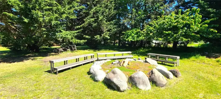 Firepit / Seating
