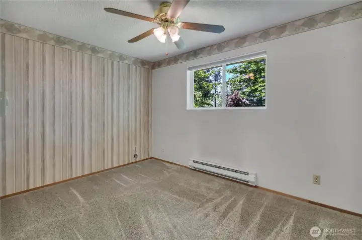 Second bedroom with ceiling fan