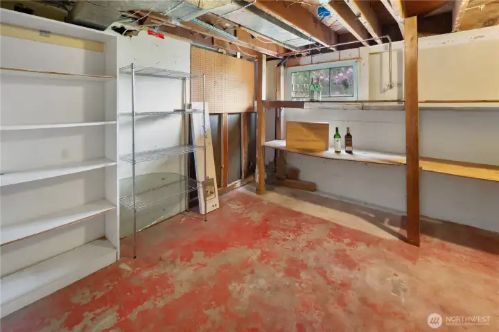 Large storage space. Large storage space.