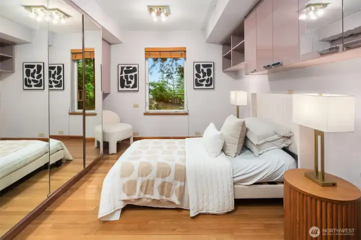 Bedroom and versatile space