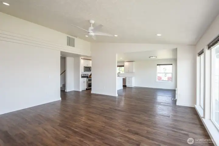 Living room, dining and kitchen flow perfectly and all have panaramic views. Living room, dining and kitchen flow perfectly and all have panaramic views.