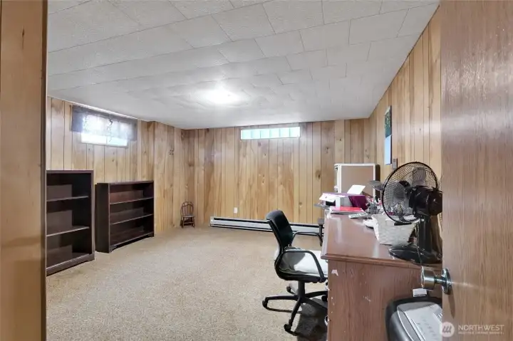 Large bonus room downstairs, potential office, weight room, or sleeping quarters. Large bonus room downstairs, potential office, weight room, or sleeping quarters.