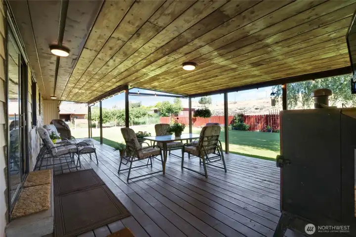 Wonderful covered patio space. Wonderful covered patio space.