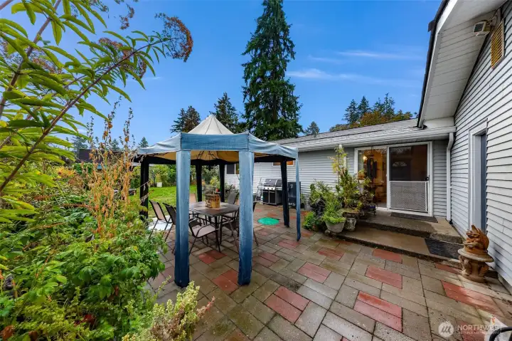 Fantastic space for outside living Fantastic space for outside living