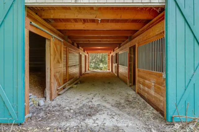 Beautiful 4 Stall Barn with a Tack Room