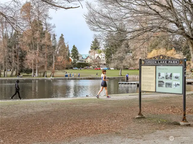 Just 2 blocks to the walking trail at Green Lake Park!