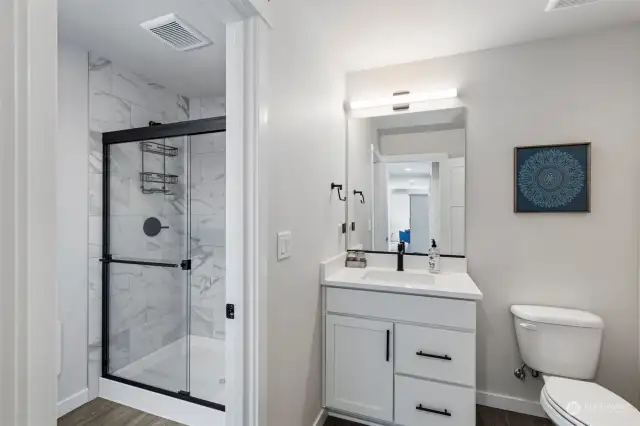 Basement ensuite 3/4 bath