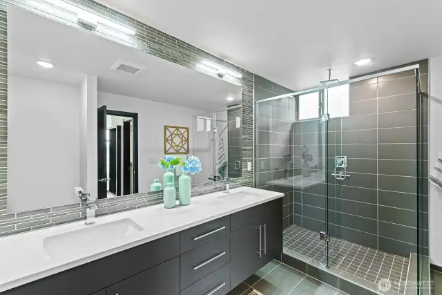 Primary en-suite with quartz counters.