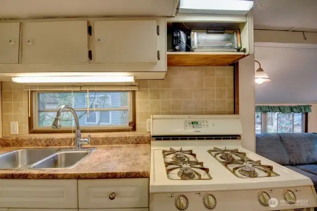 Stove and microwave included in sale