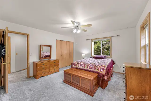 Primary bedroom with en suite and large closet
