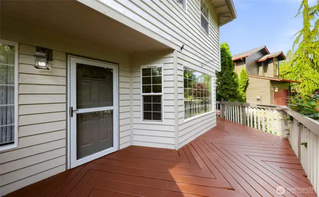 Beautiful wrap around deck