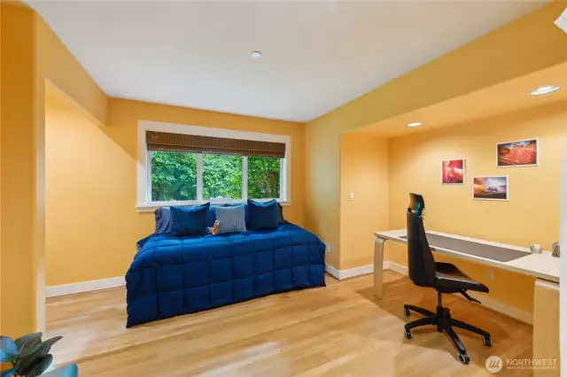 Plenty of room for a daybed or sofa in this office/bedroom. And of course, both mood lighting and task lighting.