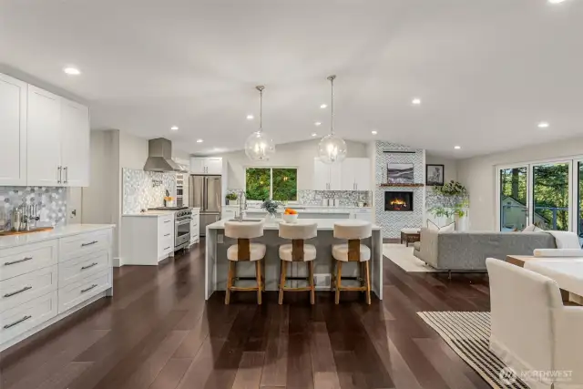 Kitchen features a coffee bar, walk-in pantry, double waterfall islands and Viking appliances.