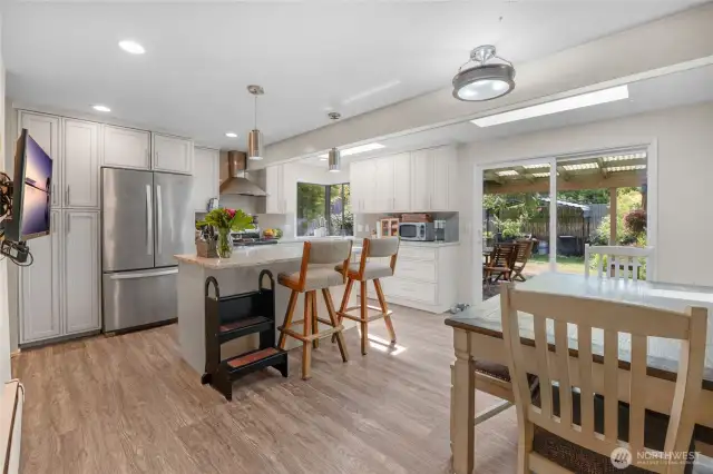 Additional photo of kitchen