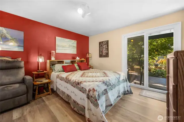 Large pimary bedroom on main floor with slider to direct access to back yard and hot tub