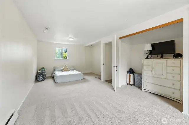 Additional angle of upstairs bedroom #3