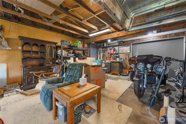 Additional shot of 650+ sq. ft garage