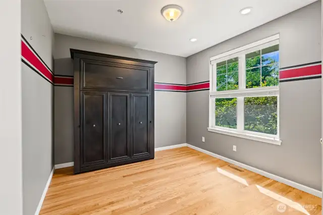 Office with Murphy bed!