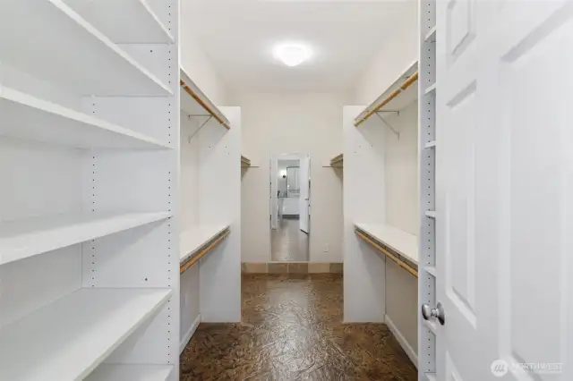 Primary Bedrm Walk-In Closet