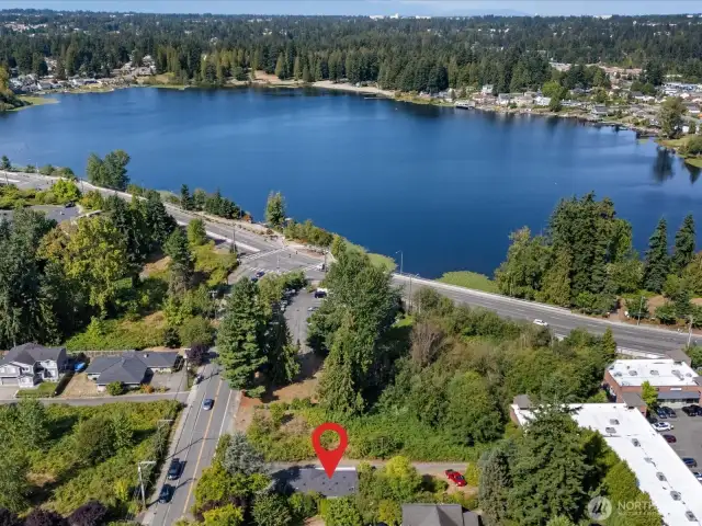 Walking distance to SIlver Lake