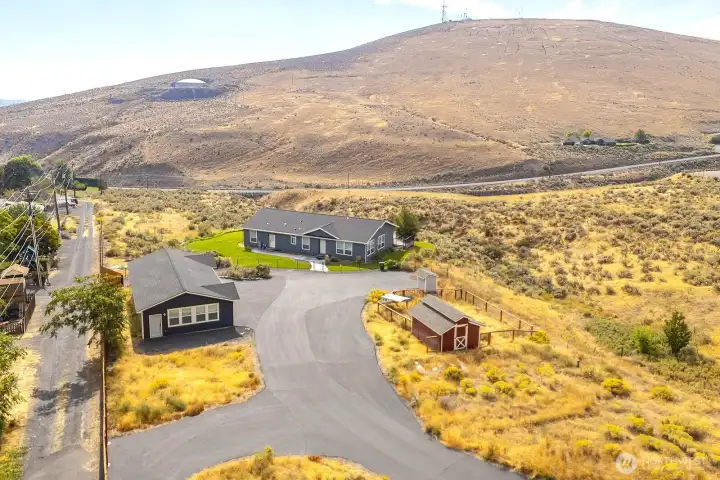 Bring the animals, several fenced areas and a barn with power.