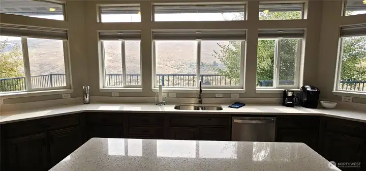 Everybody will want to do the dishes with this view!