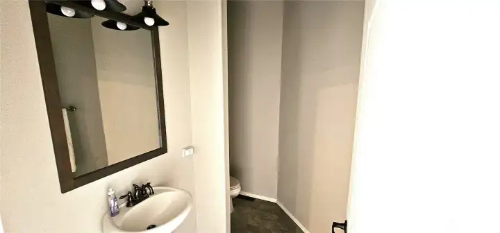 Guest 1/2 bath