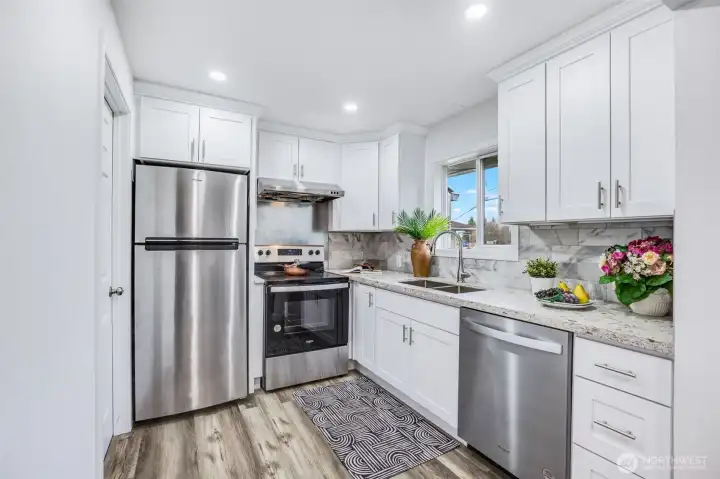 Fully updated, all-new kitchen!