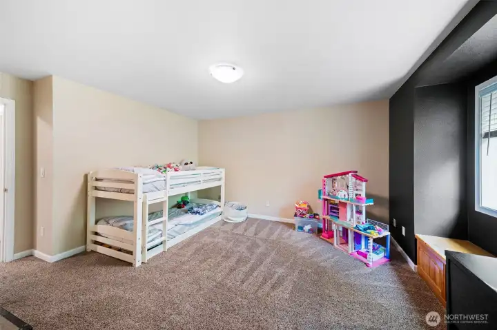 Large 2nd bedroom with spacious walk-in closet