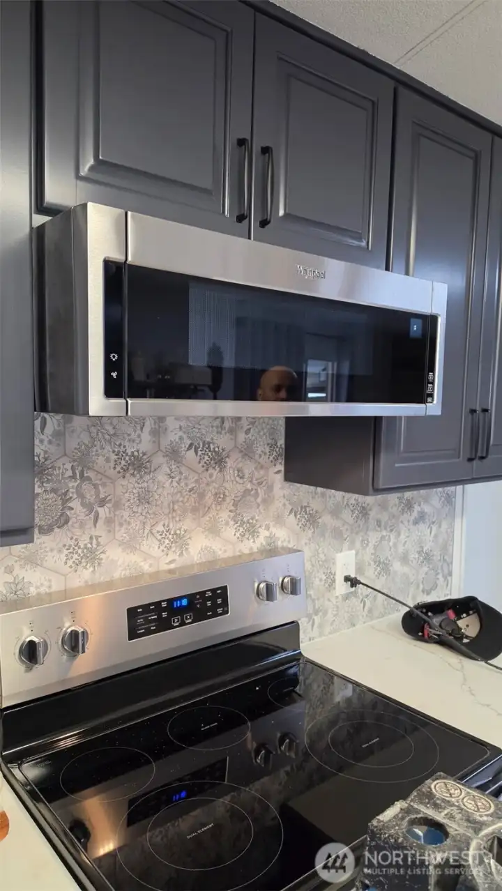 Matching microwave brand new