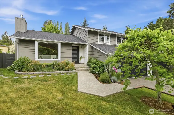 Exceptional 3 Bedroom, 3 Bath, 1470sqft Remodeled Tri-Level Home in Cottonwood Grove in Private Cul-de-sac Location with Lots of Upgraded Features, Abundant Natural Light, Contemporary Finishes, and Seamless Indoor-Outdoor Flow Ideal for Everyday Living.