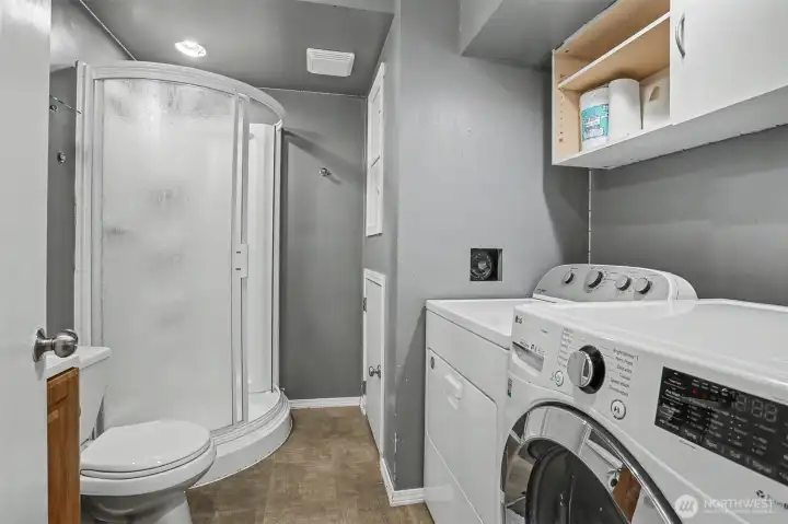 Lower level 3/4 bath