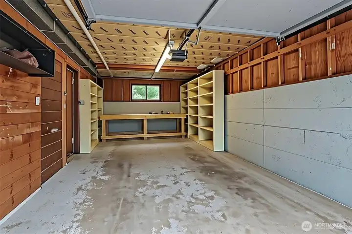 Spacious garage