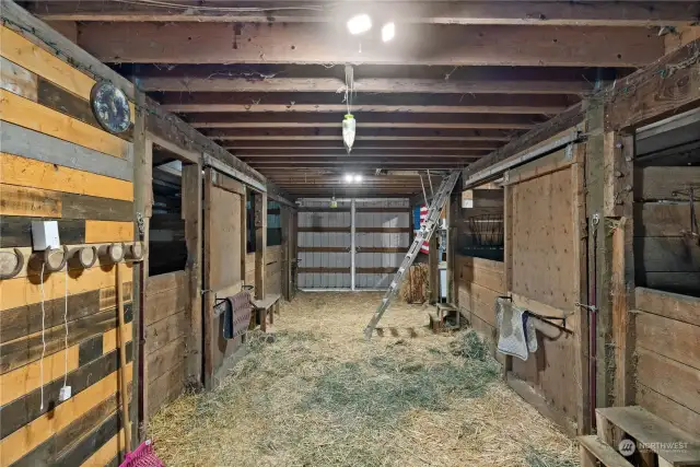 4 stalls, a tack room and a feed room