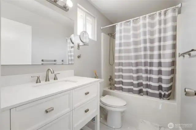 Primary bedroom suite bath
