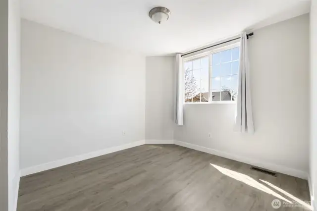 Forward guest bedroom or office