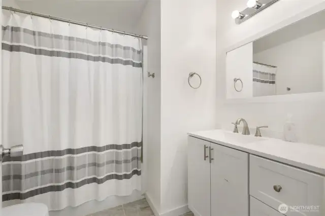 Main upper bathroom