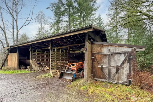 Barn closer to house with on stall and set up for additional.