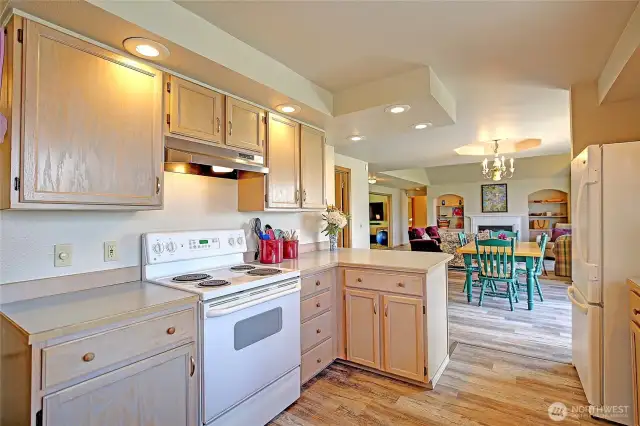 Great Meal Prep Space for Entertaining Inside or Outside~