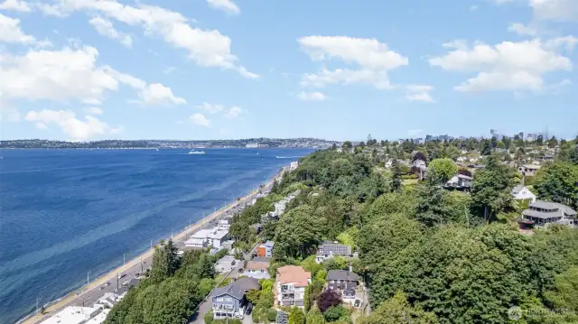 Located just moments from the waterfront, restaurants, and all that vibrant Alki has to offer.