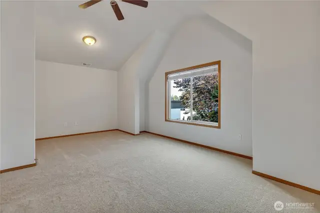 Bonus Room - Can be 4th bedroom
