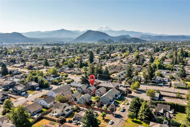 Walking Distance to Downtown Enumclaw.