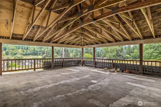 Absolutely amazing covereddeck space with endless entertaining opportunities