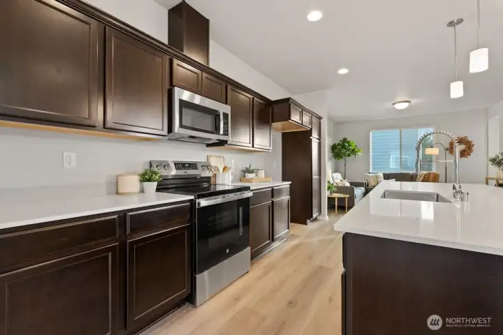 Photographs are for illustrative purposes only. Features, finishes, interior/exterior colors, landscaping and floorplan shown may vary from actual homes built.