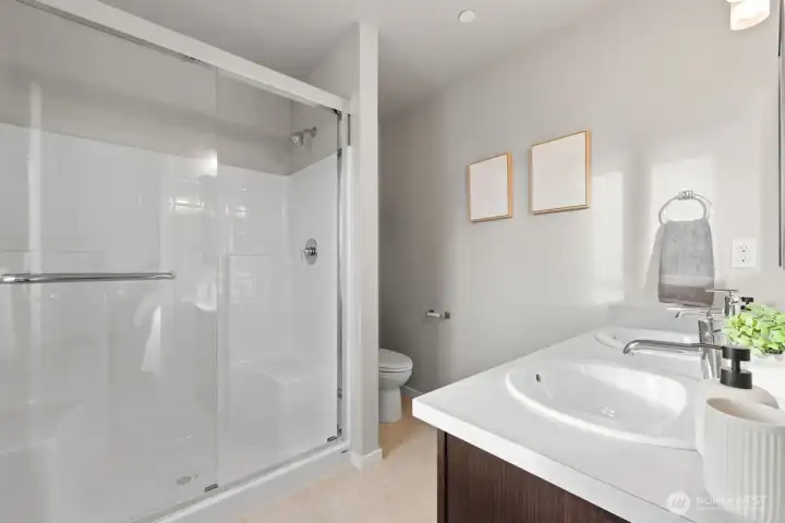 Photographs are for illustrative purposes only. Features, finishes, interior/exterior colors, landscaping and floorplan shown may vary from actual homes built.