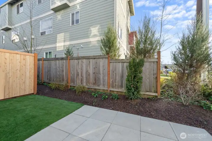 Photographs are for illustrative purposes only. Features, finishes, interior/exterior colors, landscaping and floorplan shown may vary from actual homes built.