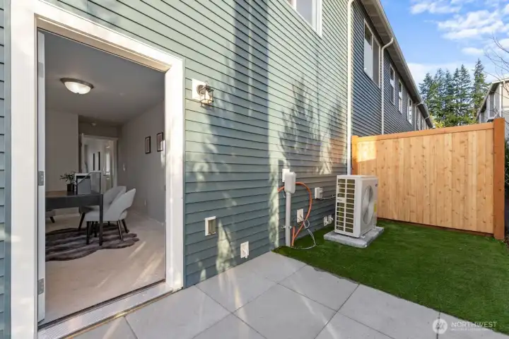 Photographs are for illustrative purposes only. Features, finishes, interior/exterior colors, landscaping and floorplan shown may vary from actual homes built.